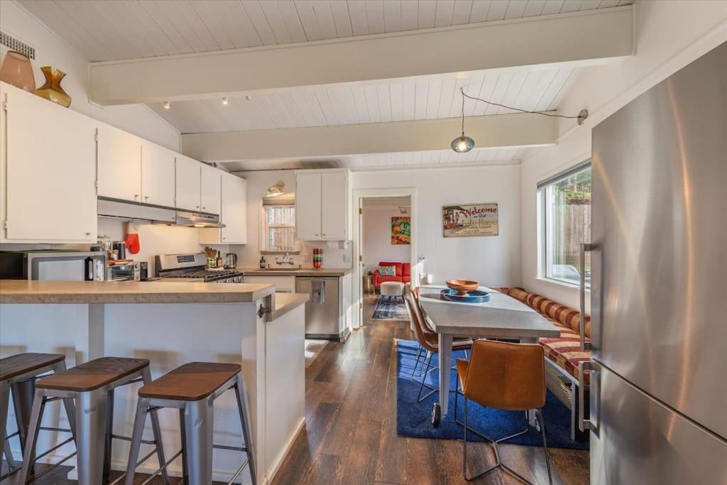 Lake Views, Pet-Friendly Cabin With Hot-Tub In King'S Beach Kings Beach Exterior photo