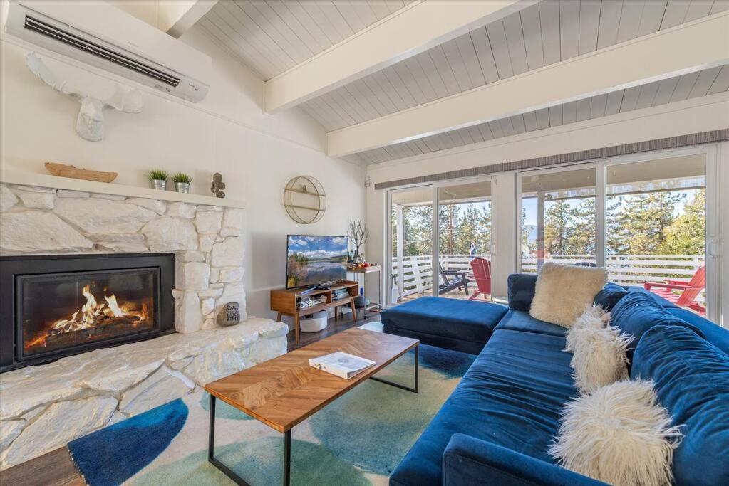 Lake Views, Pet-Friendly Cabin With Hot-Tub In King'S Beach Kings Beach Exterior photo
