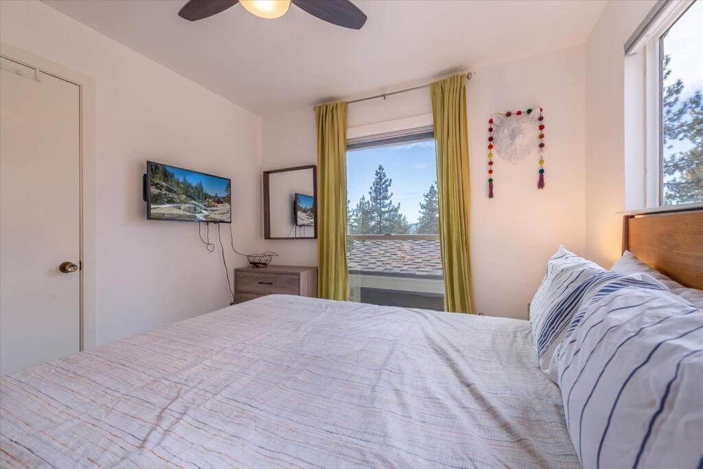 Lake Views, Pet-Friendly Cabin With Hot-Tub In King'S Beach Kings Beach Exterior photo