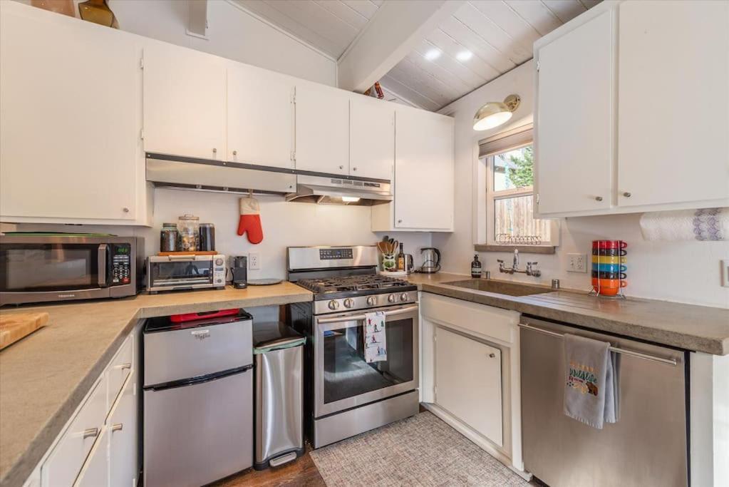 Lake Views, Pet-Friendly Cabin With Hot-Tub In King'S Beach Kings Beach Exterior photo